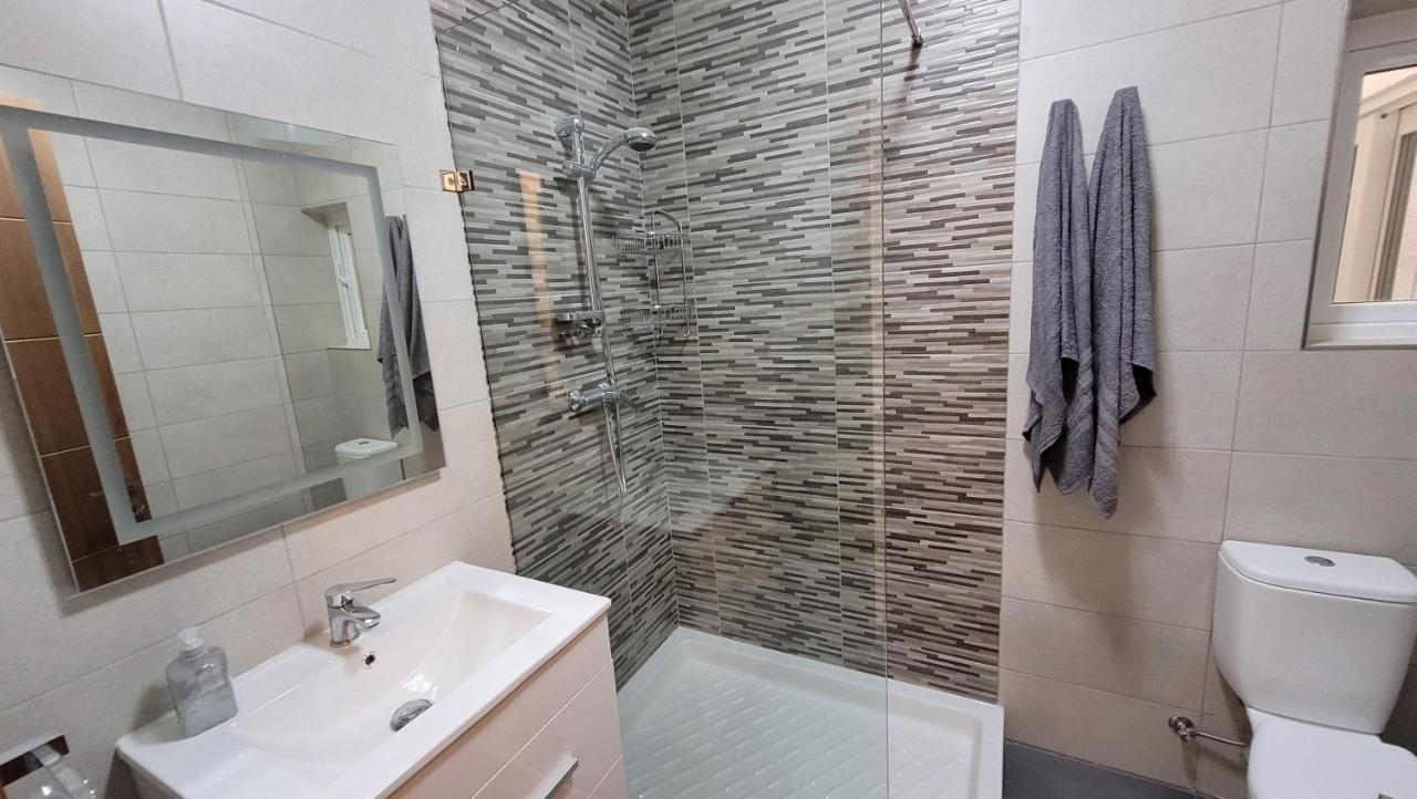 Lovely Apartment With Side Sea View St. Paul's Bay Exteriör bild