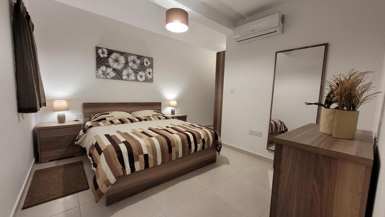 Lovely Apartment With Side Sea View St. Paul's Bay Exteriör bild