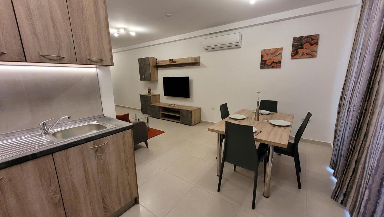 Lovely Apartment With Side Sea View St. Paul's Bay Exteriör bild
